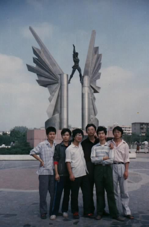 01.jpg (30532 bytes)
