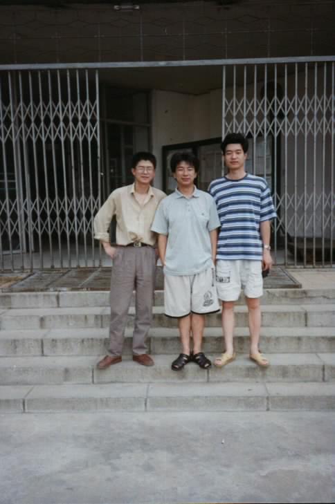 02.jpg (41026 bytes)